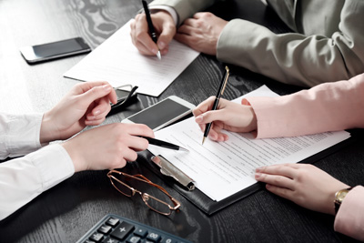 Asesoría jurídica durante la ejecución de contratos públicos y/o privados